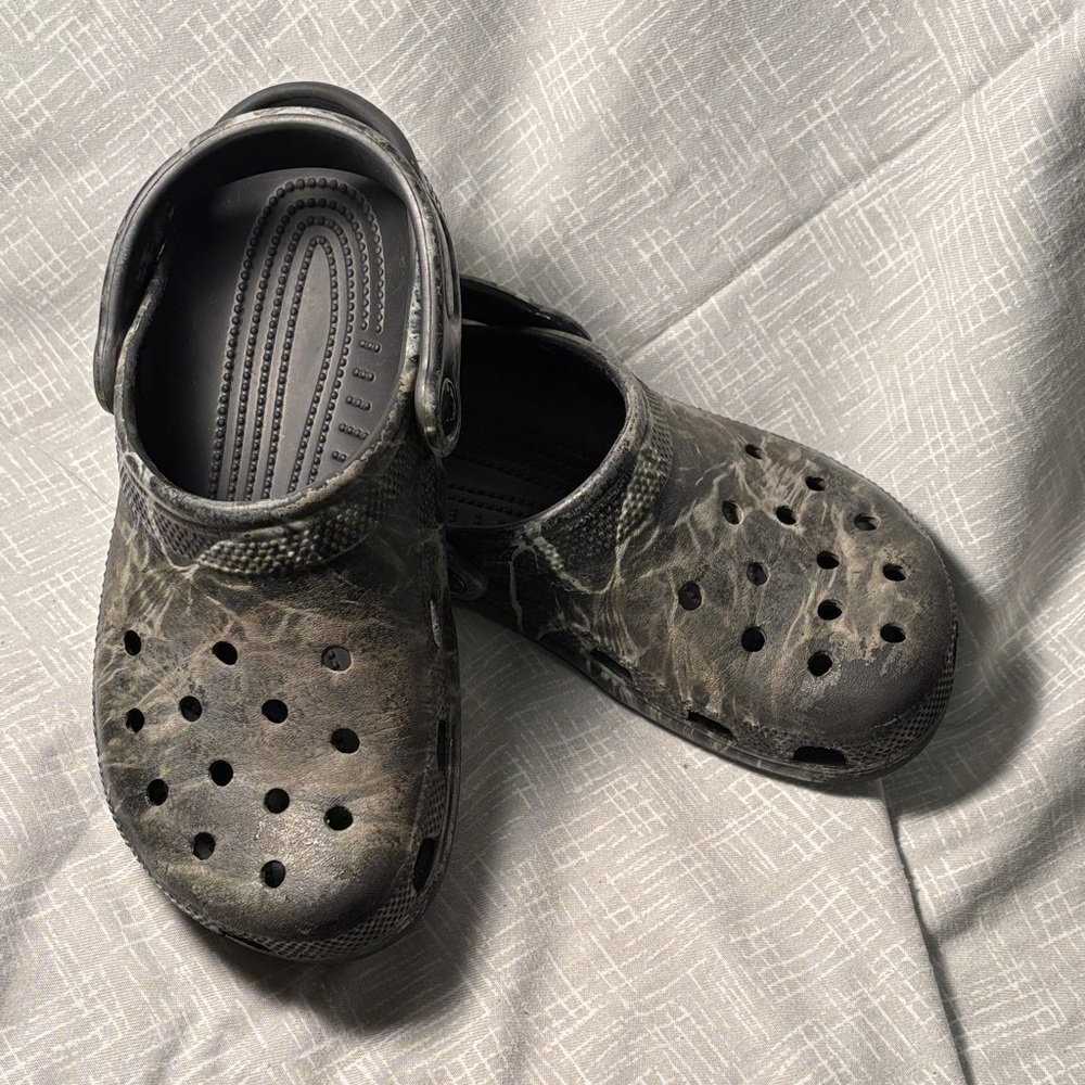 CROCS Kids Black Camo Clogs